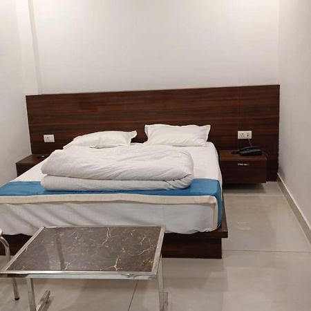 Hotel Cross Road By Wb Inn Unnao Ngoại thất bức ảnh
