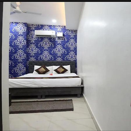 Hotel Cross Road By Wb Inn Unnao Ngoại thất bức ảnh