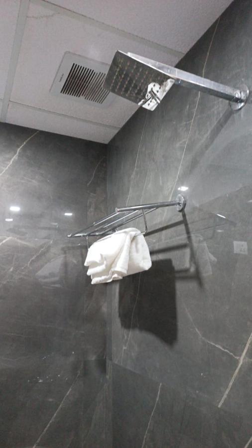 Hotel Cross Road By Wb Inn Unnao Ngoại thất bức ảnh