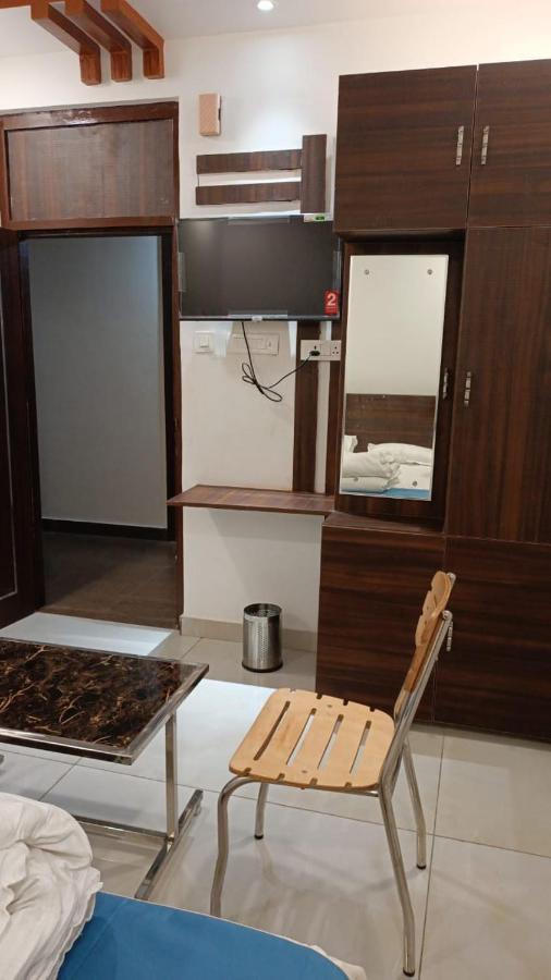 Hotel Cross Road By Wb Inn Unnao Ngoại thất bức ảnh