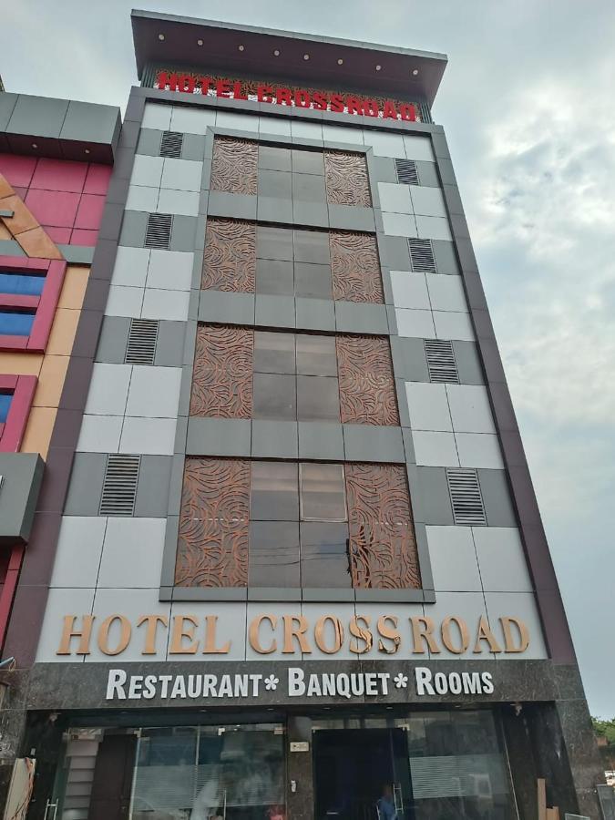 Hotel Cross Road By Wb Inn Unnao Ngoại thất bức ảnh