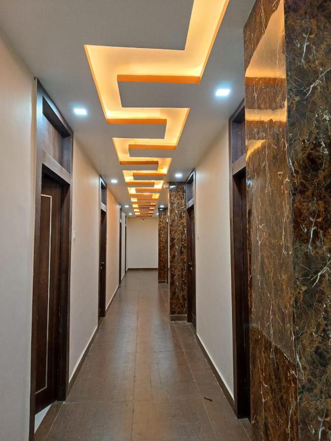Hotel Cross Road By Wb Inn Unnao Ngoại thất bức ảnh
