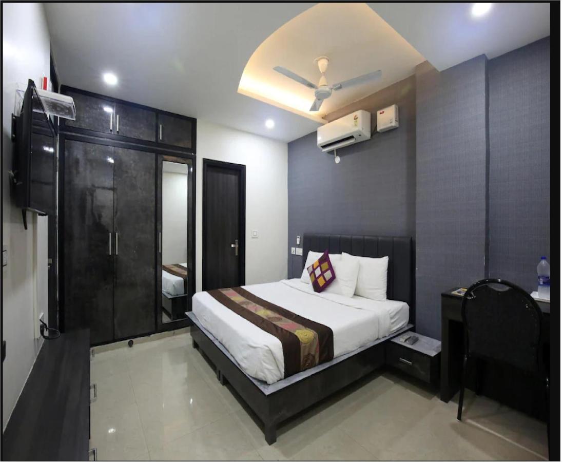 Hotel Cross Road By Wb Inn Unnao Ngoại thất bức ảnh