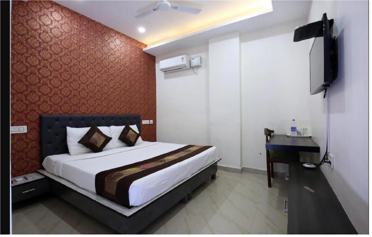 Hotel Cross Road By Wb Inn Unnao Ngoại thất bức ảnh