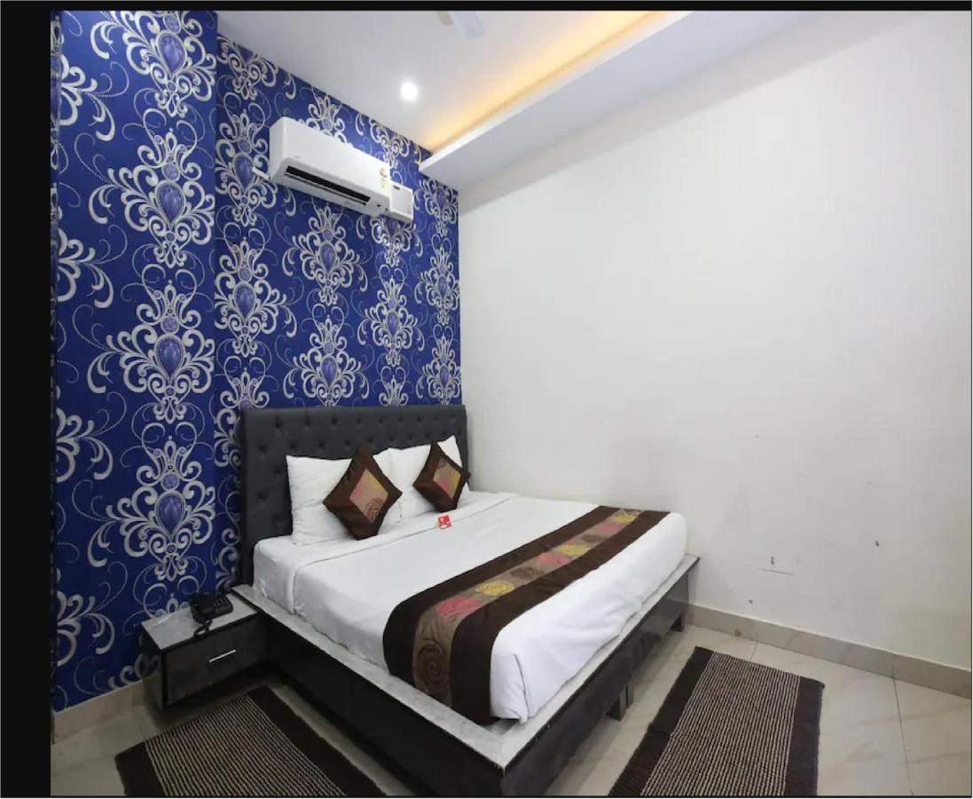 Hotel Cross Road By Wb Inn Unnao Ngoại thất bức ảnh