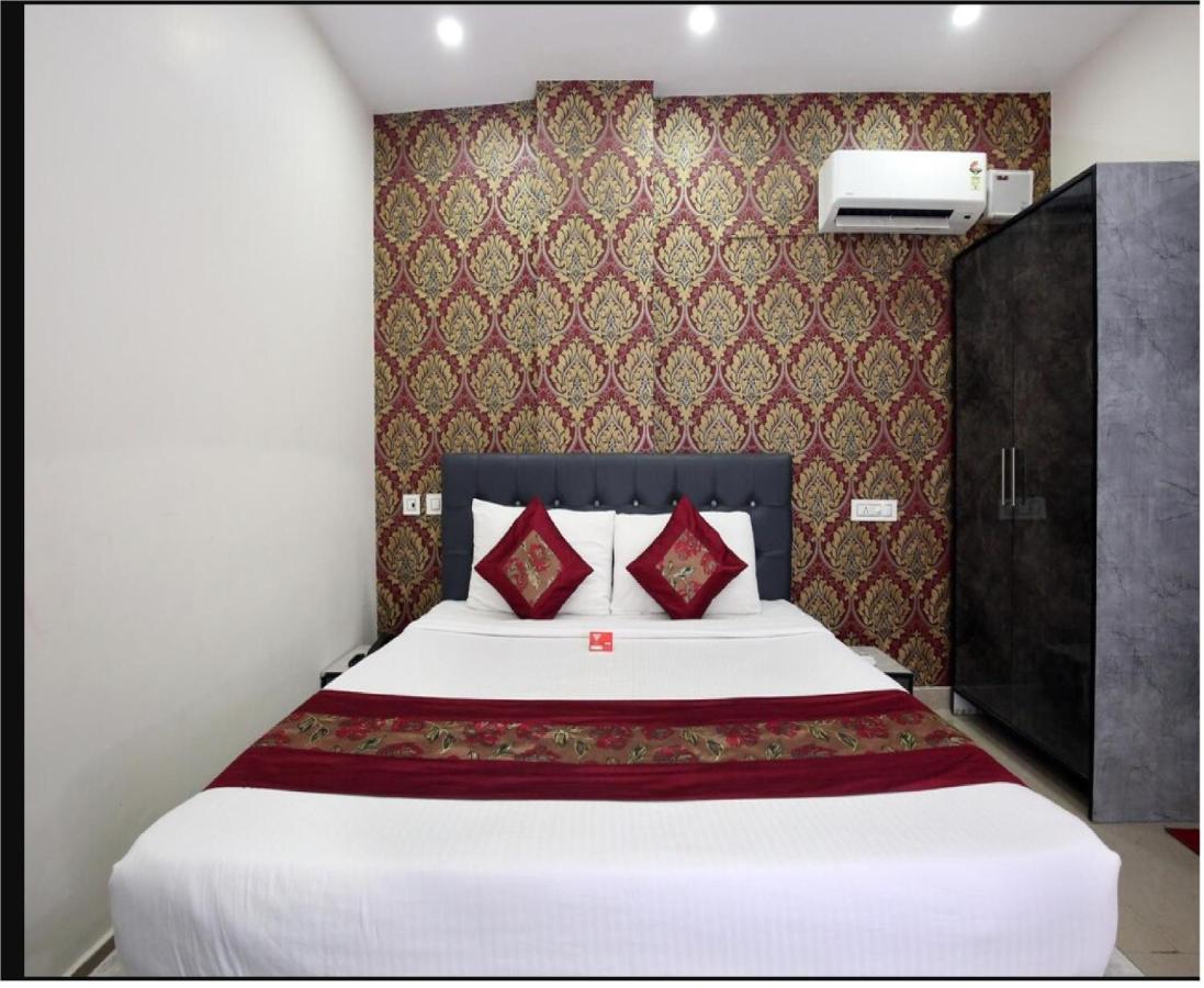 Hotel Cross Road By Wb Inn Unnao Ngoại thất bức ảnh