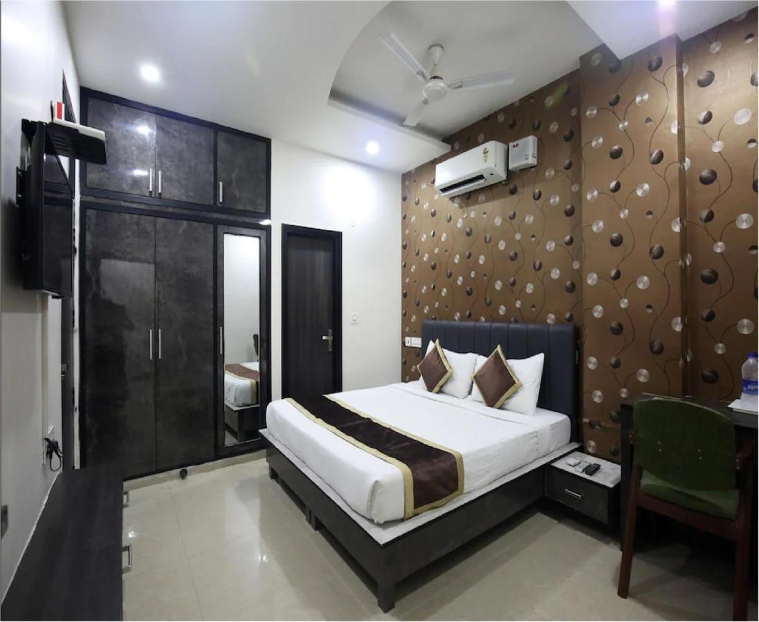Hotel Cross Road By Wb Inn Unnao Ngoại thất bức ảnh