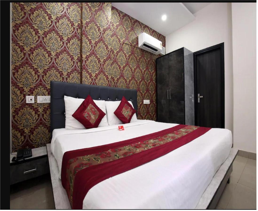 Hotel Cross Road By Wb Inn Unnao Ngoại thất bức ảnh