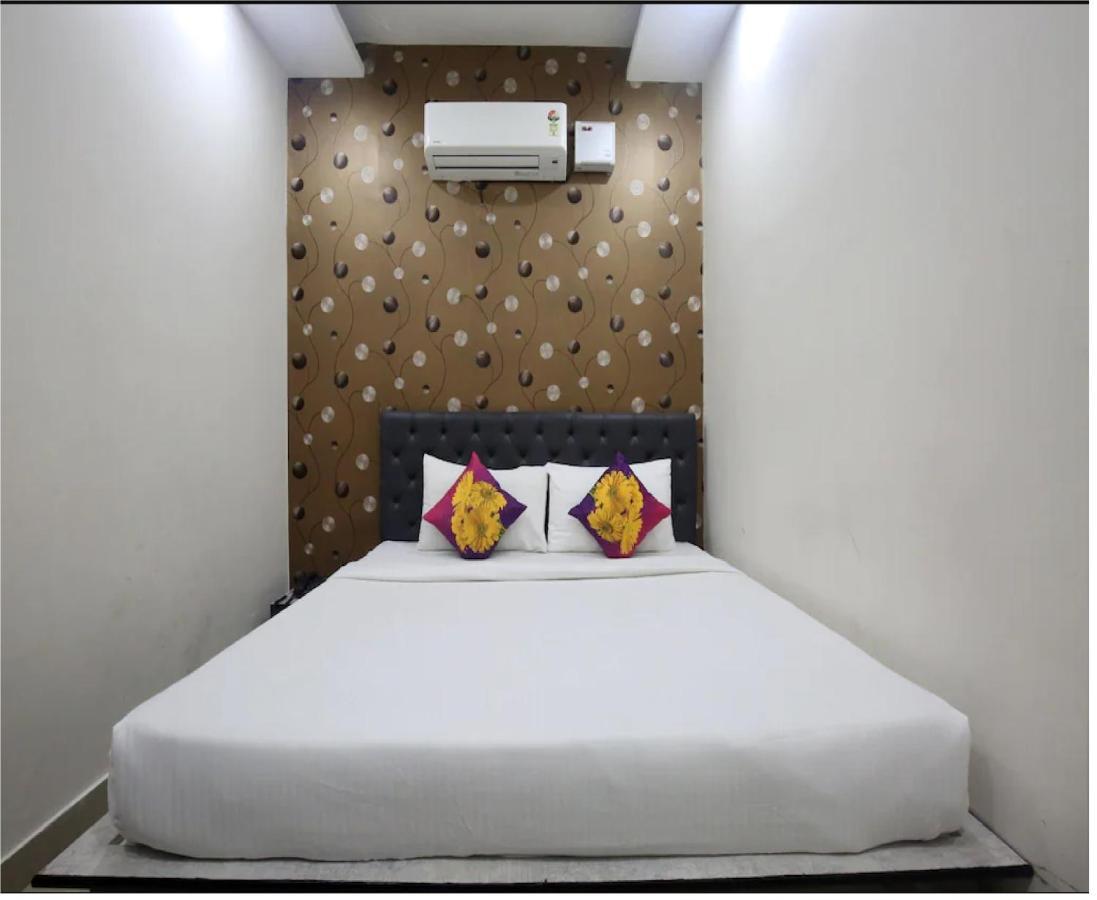 Hotel Cross Road By Wb Inn Unnao Ngoại thất bức ảnh