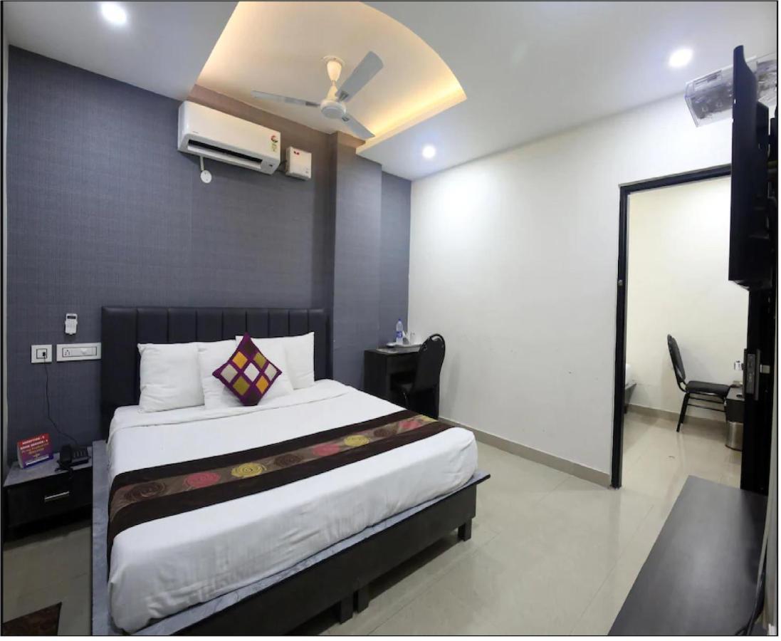 Hotel Cross Road By Wb Inn Unnao Ngoại thất bức ảnh