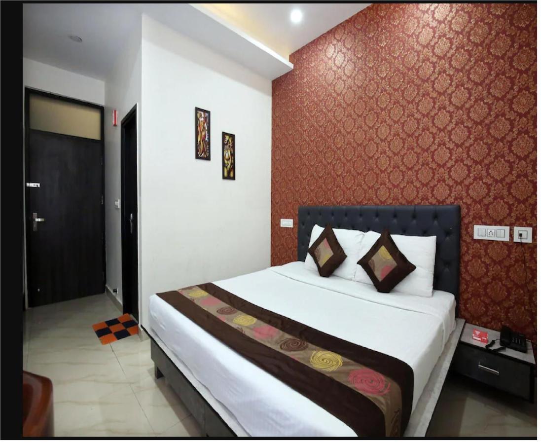 Hotel Cross Road By Wb Inn Unnao Ngoại thất bức ảnh