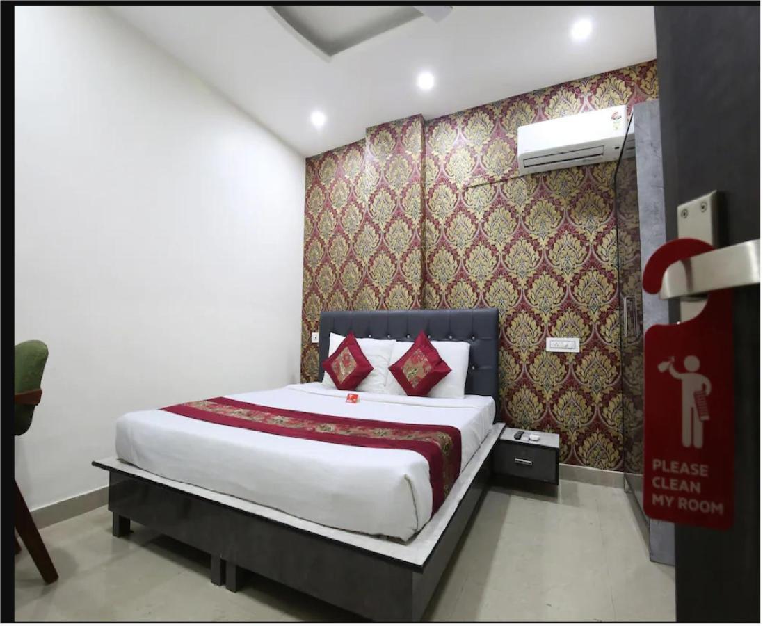Hotel Cross Road By Wb Inn Unnao Ngoại thất bức ảnh